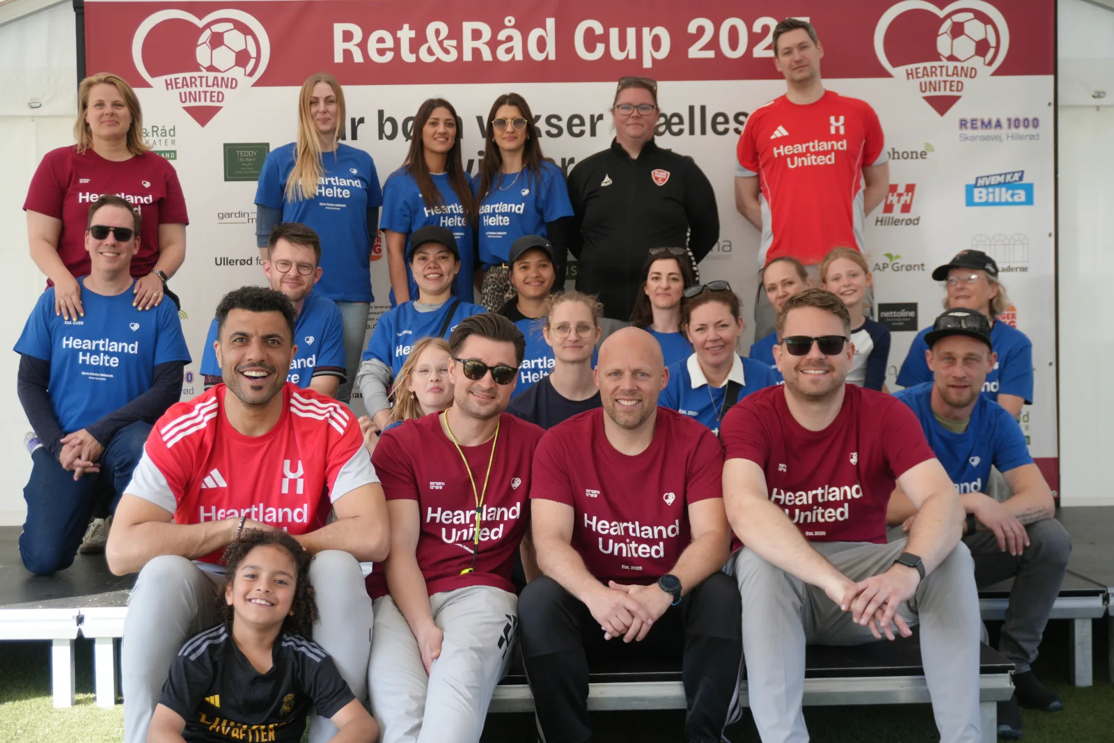 Trænerteam, bestyrelse og frivillige fra Heartland United samlet ved Ret og Råd Cup